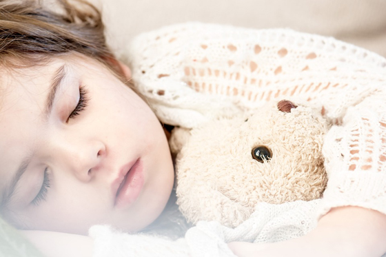 孩子咳嗽别着急，这4种不吃药的方法，让孩子康复快