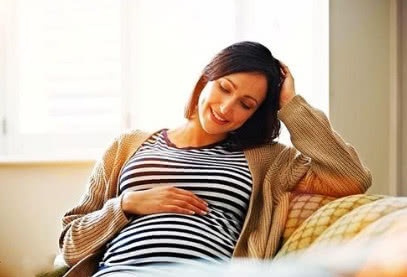 怀孕后补钙有讲究，孕妈注意4个细节，才不会适得其反