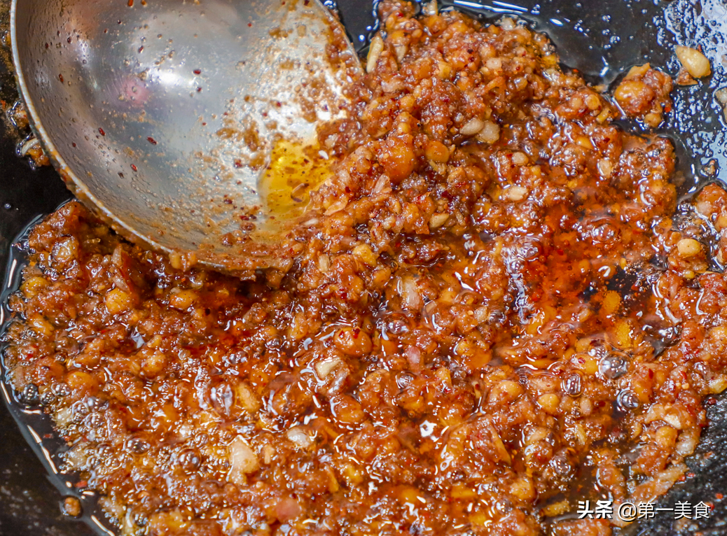 家中常备自制黄豆酱，就算蘸土都好吃的万能做菜调味酱