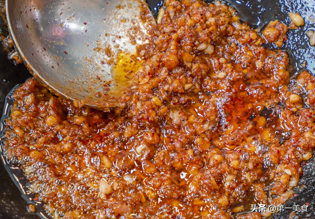 家中常备自制黄豆酱，就算蘸土都好吃的万能做菜调味酱