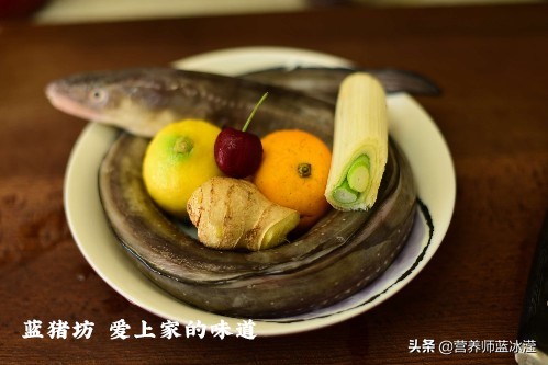 鳗鱼的新吃法，简单又下饭，学会做给家人吃