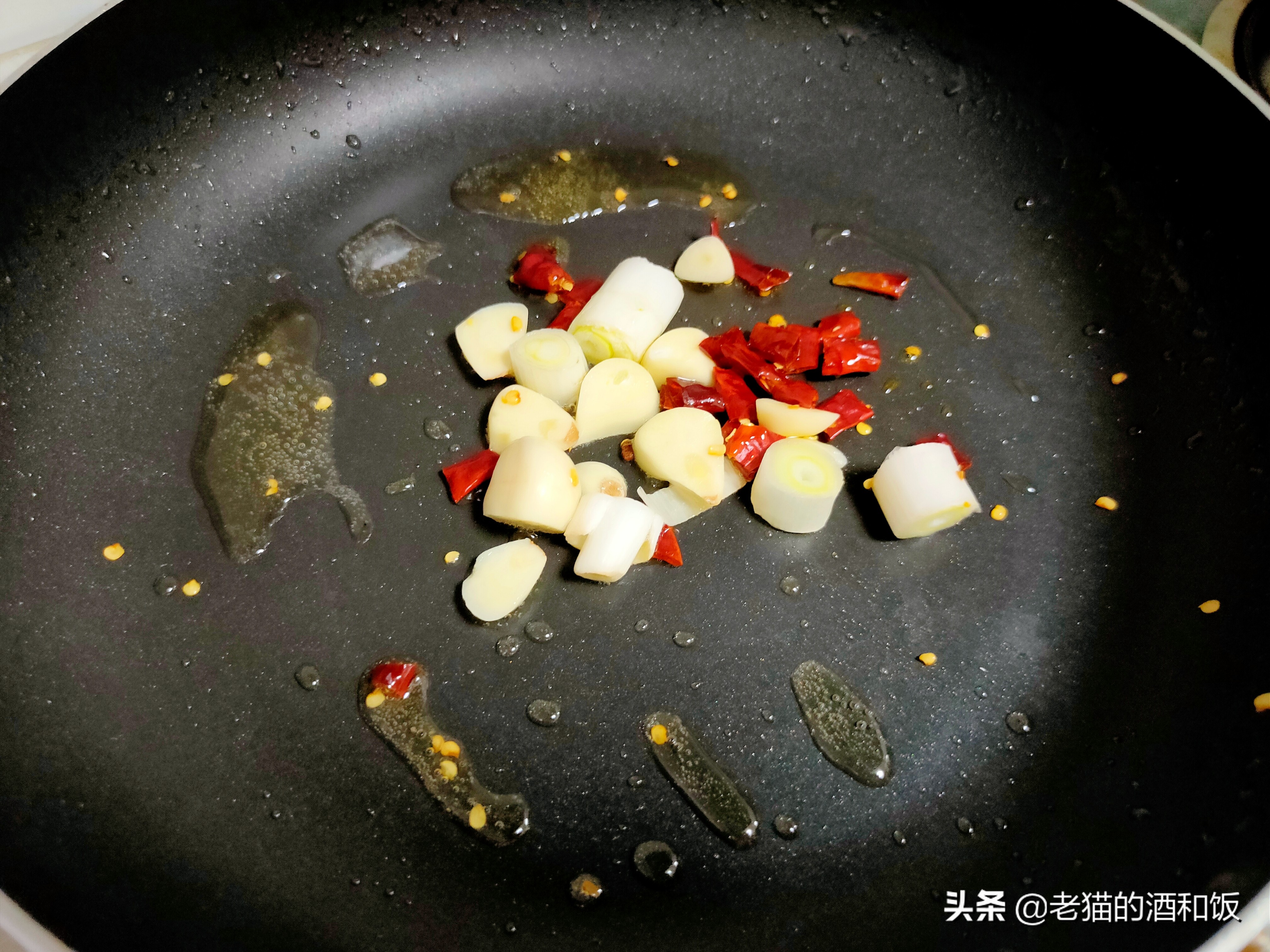 干煸豇豆，一道简单好做的下饭菜，干香入味，配馒头米饭都好吃