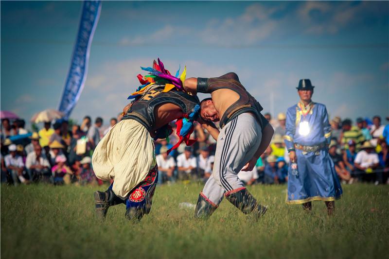 那达慕大会是哪个民族的(草原上的狂欢：蒙古族盛典“那达慕大会”怎么来的？)