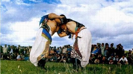 那达慕大会是哪个民族的(草原上的狂欢：蒙古族盛典“那达慕大会”怎么来的？)