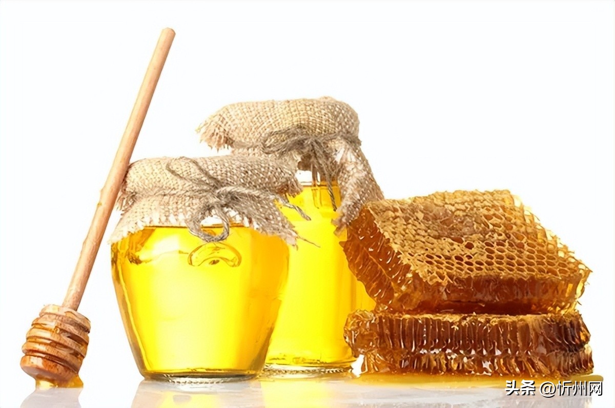 蜂蜜水的正确喝法及最佳时间（一天喝蜂蜜水最佳时间是什么时候？这几个时间段非常适合）