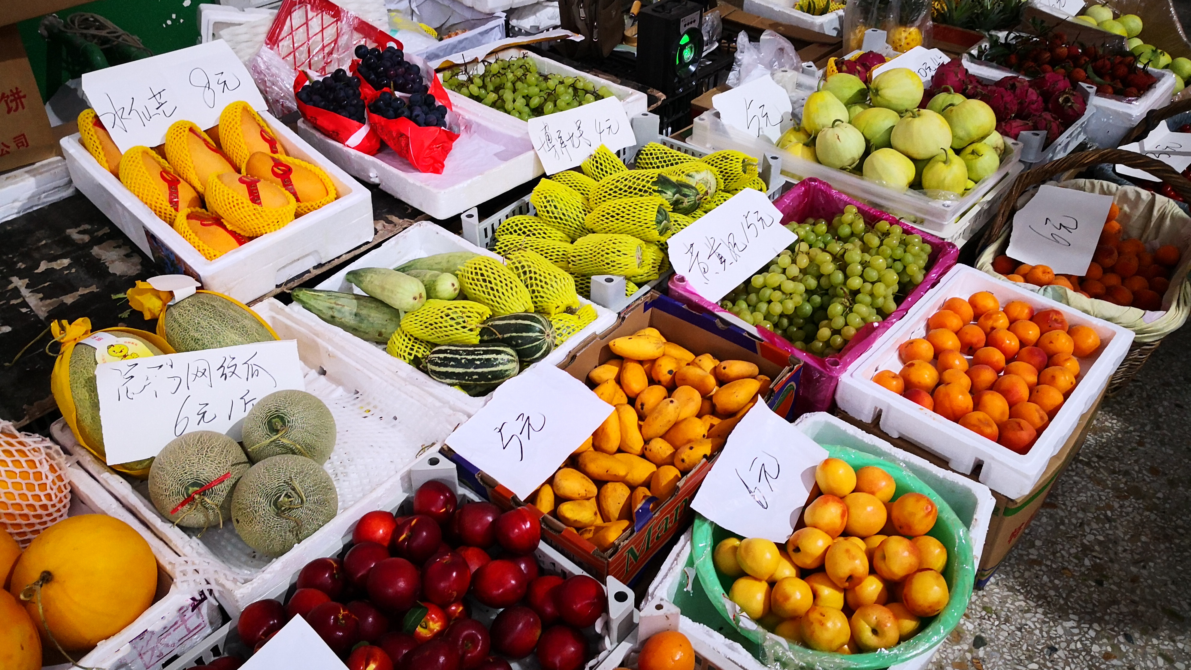 哪些水果是碱性的呢(夏季，不管有钱没钱，这6种碱性水果要多吃，营养极高，别不懂吃)