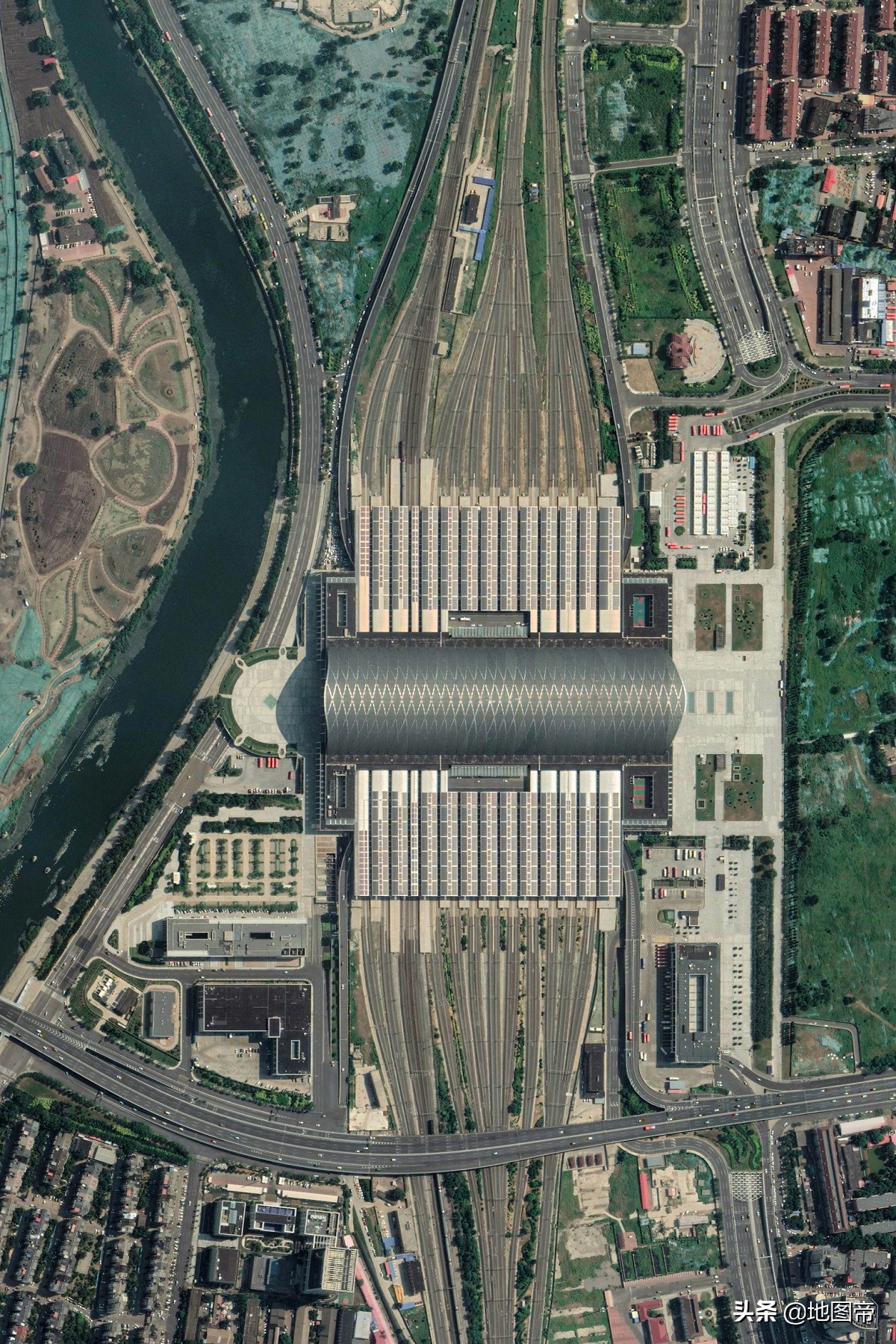航拍天津西站，天津市规模最大的火车站