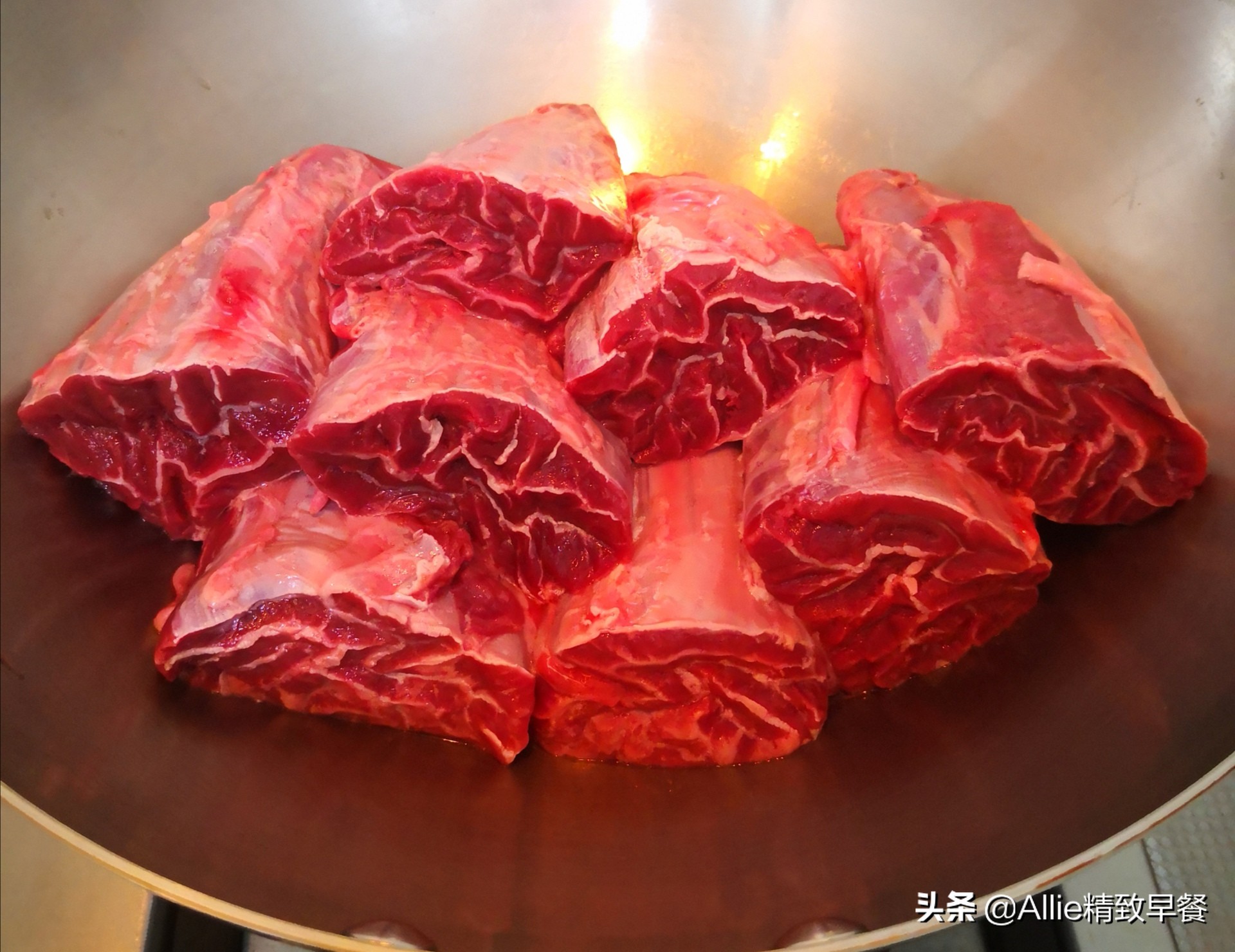 五香牛肉最正宗的做法家常（五香牛肉的家常做法，软烂鲜香，简单易学）