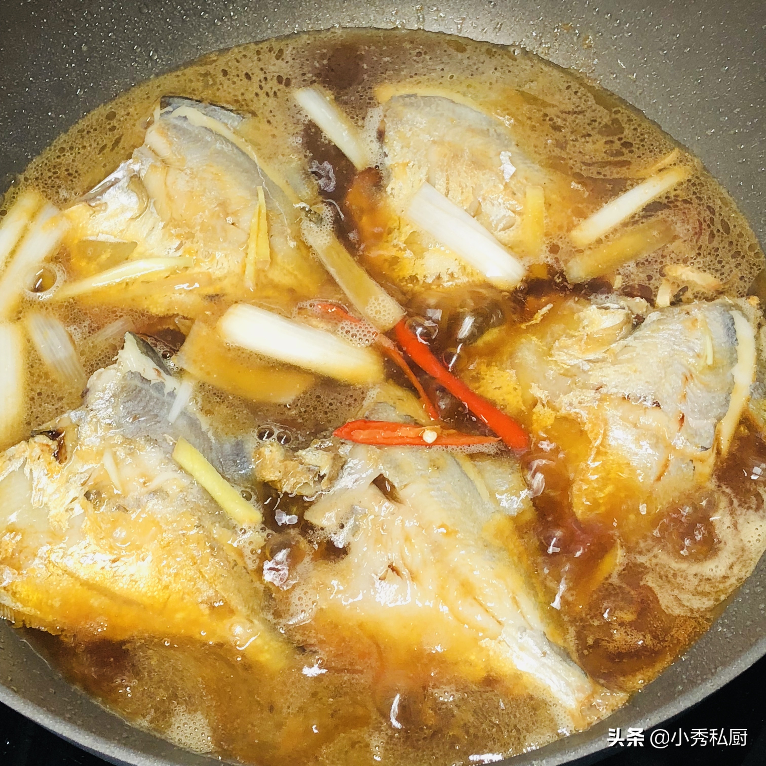 平鱼的做法步骤（家常蒜烧小平鱼，简单的美味，用心之作，老少皆宜，全家都爱吃）