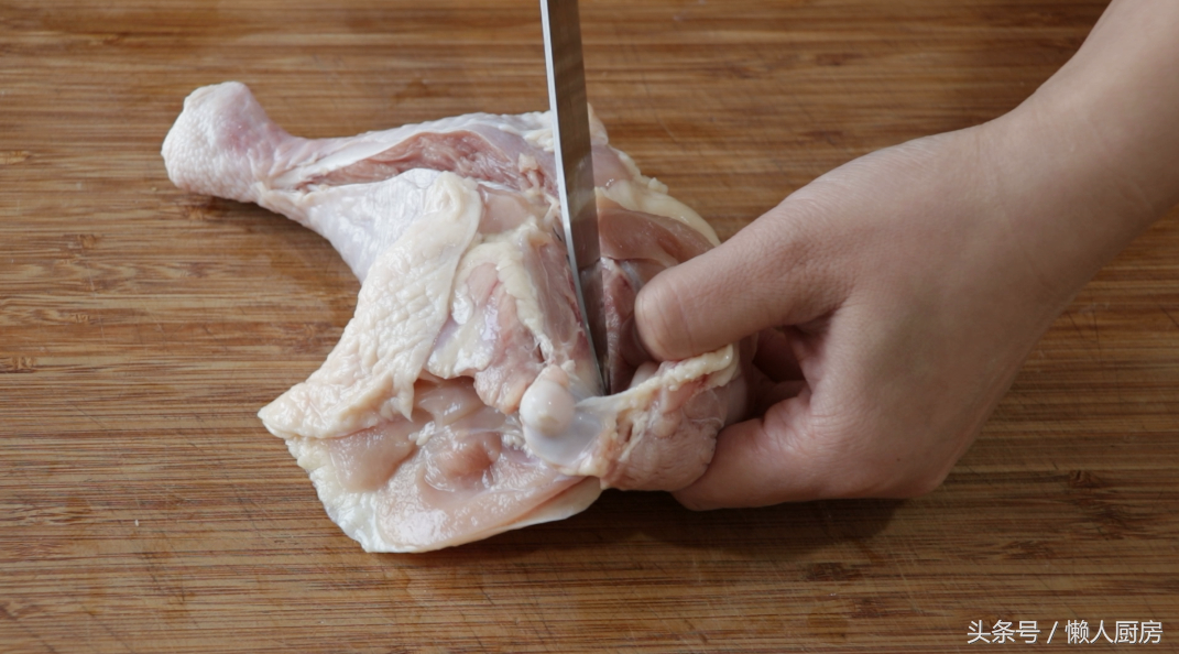 如何做麻油鸡（手把手教你用大鸡腿做麻油鸡，咸鲜美味，特别好吃）