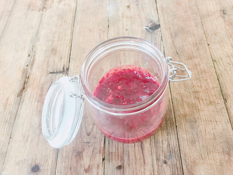 家庭自制草莓酱的做法简单（在家自制草莓酱，简单好做，不怕学不会，味道酸甜孩子超爱吃）
