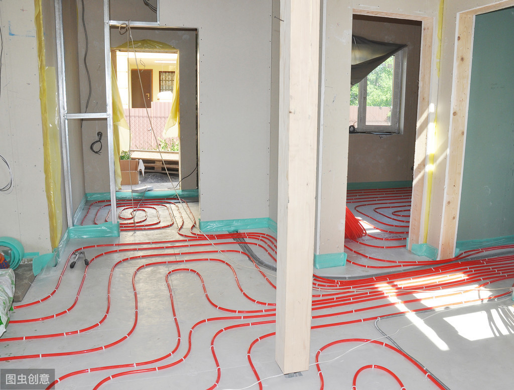 地暖应该铺什么地板 ？选用强化复合地板，避免地板热胀冷缩容易变形