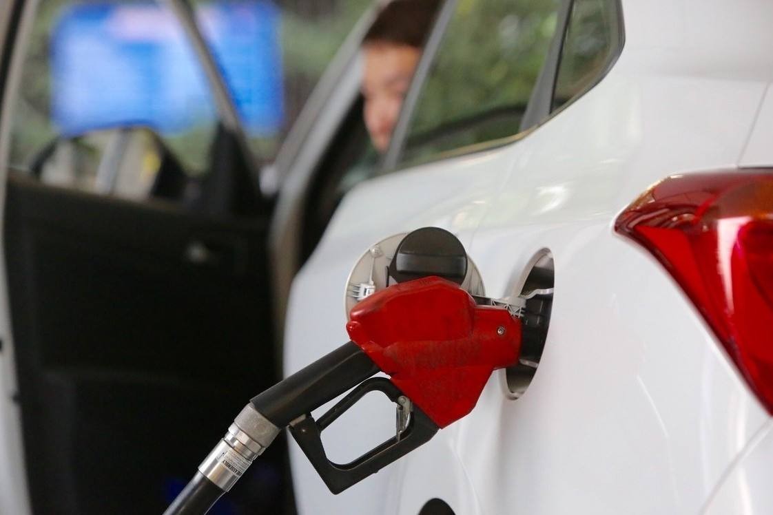 开车怎么才能省油   车速多少最省油，汽油加满和半箱哪个更好？