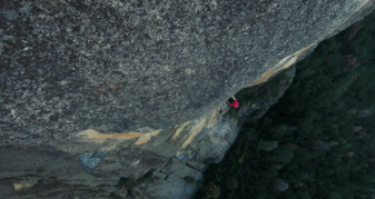 这是中国唯一的雨林飞拉达攀岩，非专业人士也可以挑战