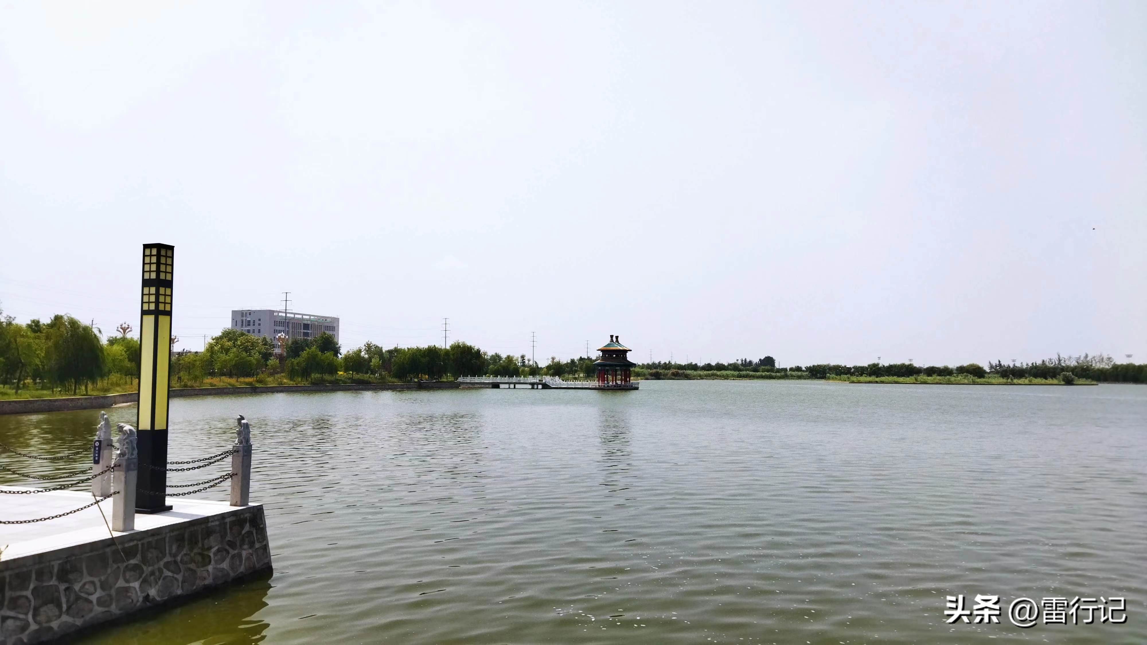 陕西大荔县的南湖，夏季戏水的好去处，被当地称为“小三亚”