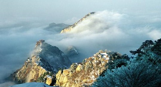 体验奇险天下第一山 ：华山旅游最佳线路
