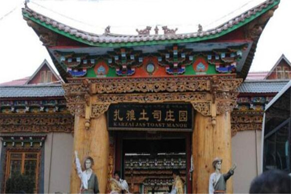 迪庆州十大好玩的旅游地，松赞林寺是一个有着浓厚历史渊源的地方