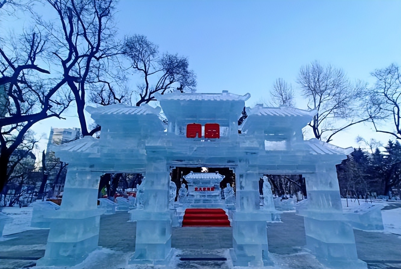 哈尔滨冰雪大世界，晶莹剔透的冰雕，美得无法描述！