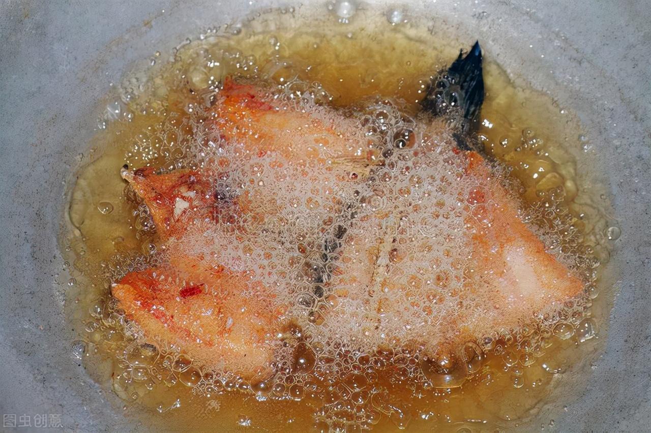 炸鱼面糊的调制方法，简单省事，鱼肉酥脆还不腥