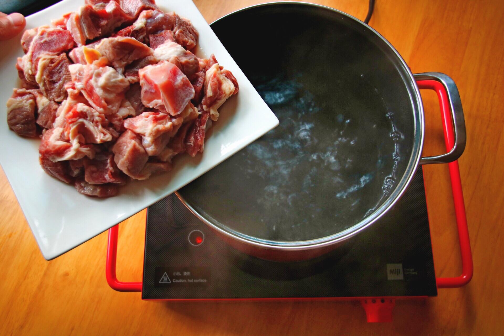 用这个方法做出来的土豆炖牛肉好吃又烂，喜欢就快来试试吧！