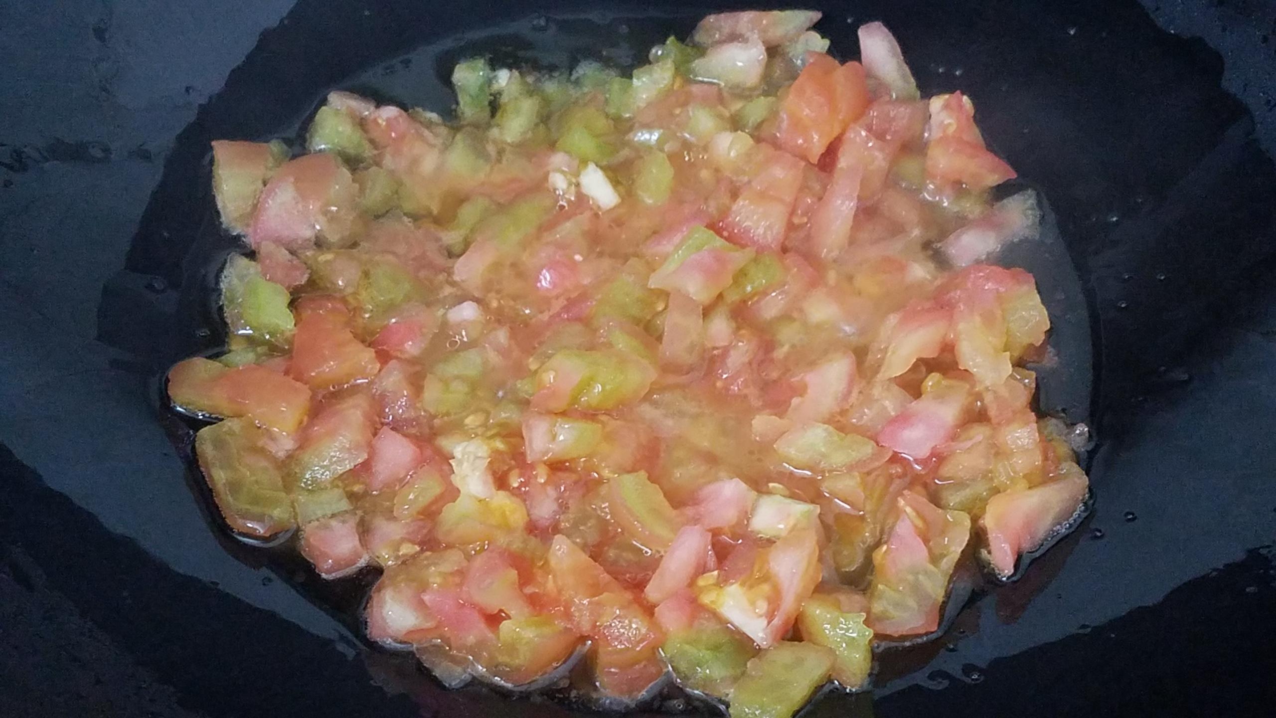 西红柿鸡蛋汤怎么做好吃？教你正确做法，汤鲜味美又开胃，我家经常做，太好喝了