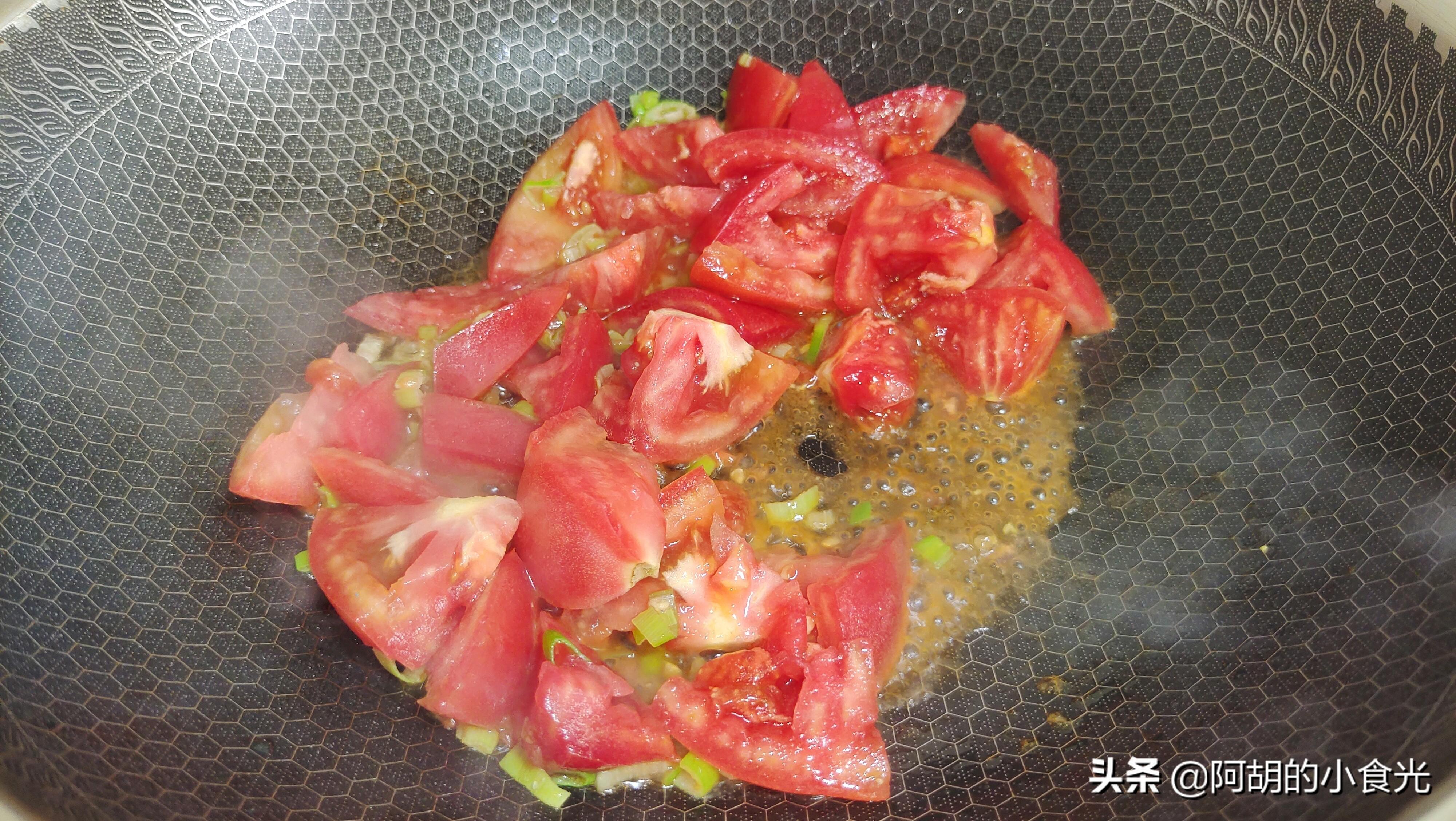 番茄还能炒什么？与丝瓜是绝配！简单一炒，酸爽开胃，上桌汤汁都不剩