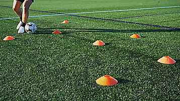 足球的四种运球方式 训练