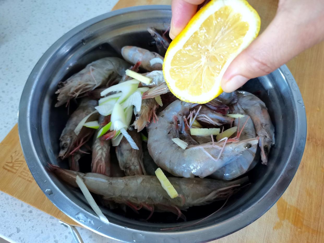 如何制作干锅虾？教你正确方法，满满一锅上桌全吃完，太香了